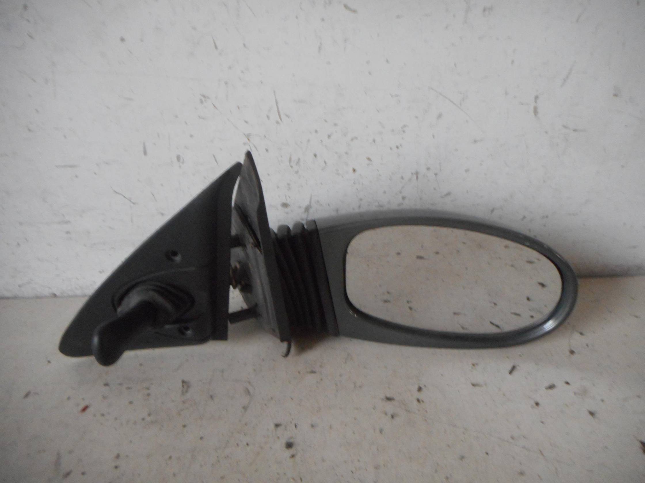 Retrovisore est. dx.